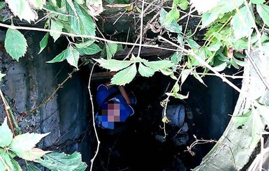 В Ивано-Франковске ребенок провалился в люк и сам попросил полицейских о помощи