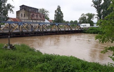 Жителей Западной Украины предупредили о селевых потоках из-за дождей