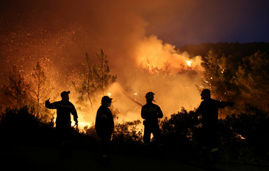 Масштабные пожары в Греции: горит остров неподалеку Афин