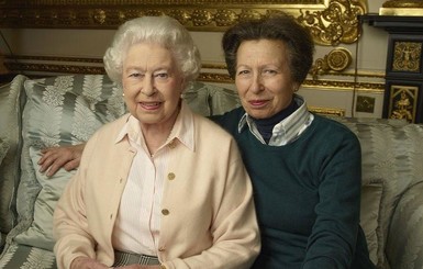 Елизавета II поздравила дочь с 69-летием в Инстаграм
