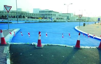 В Катаре решили покрасить дороги в синий цвет