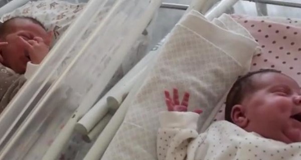 В Казахстане женщина родила детей с разницей в 2,5 месяца