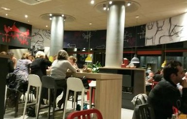Во Франции посетитель ресторана застрелил официанта из-за сэндвича