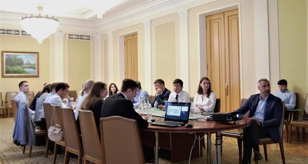 Зеленский внесет в Раду законопроект о вознаграждении за доносы на коррупционеров