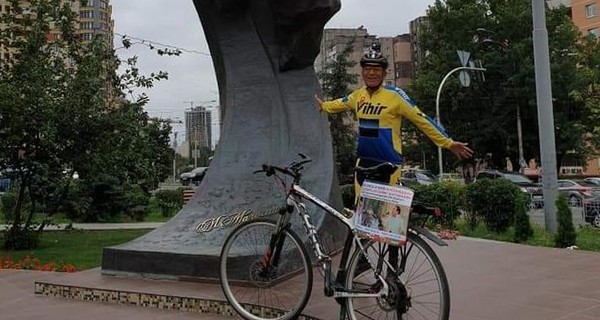 Хурсант Широв, узбекский оперный певец и известный спортсмен, намотал по дороге в Украину 4000 километров