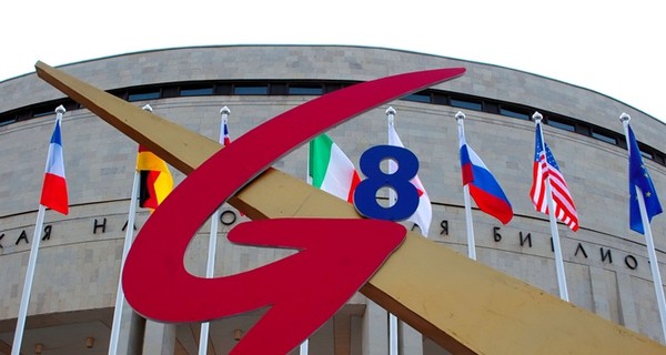 Зеленский обсудил с Туском возвращение России в G7