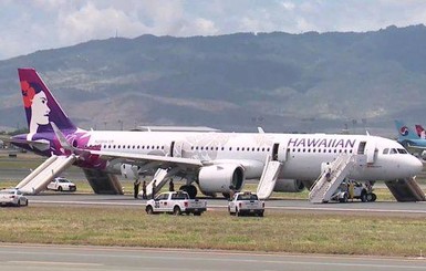 На Гавайях приземлился дымящий самолет с пассажирами, есть пострадавшие