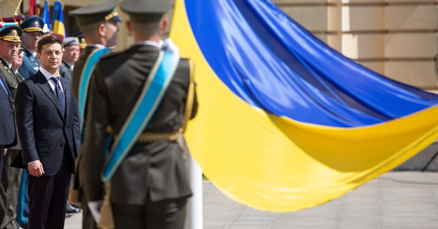 Зеленский в День флага присвоил почетные названия подразделениям украинской армии