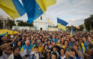 Порошенко в День флага пришел на Михайловскую площадь