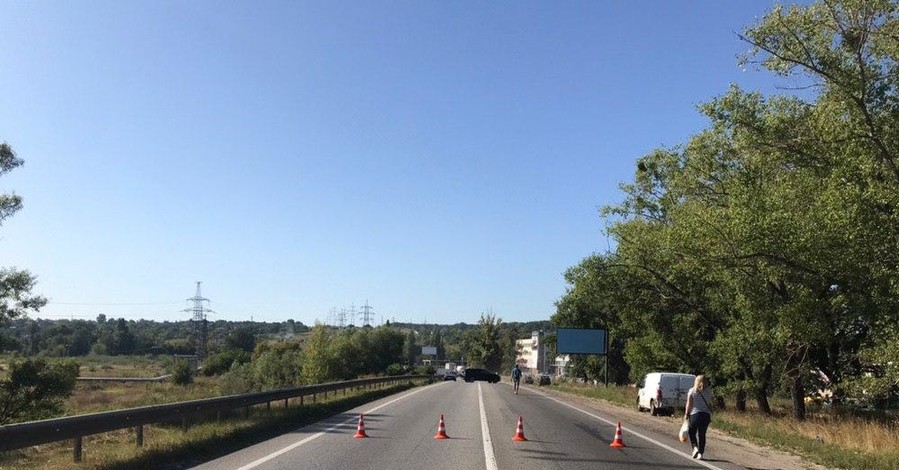 В Харькове обвалился автомобильный мост, пострадавших нет
