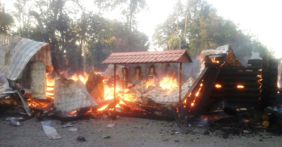 В Кривом Роге огонь уничтожил церковь Московского патриархата