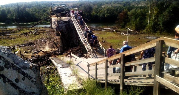 Украина приостановила демонтаж близ моста в Станице Луганской
