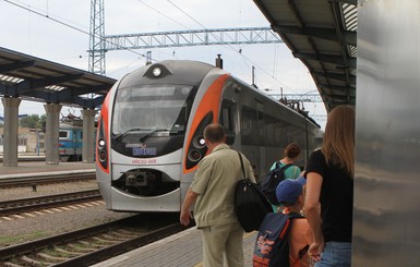 В Киеве пассажира не пропустили в кассу без очереди - он обиделся и заминировал вокзал