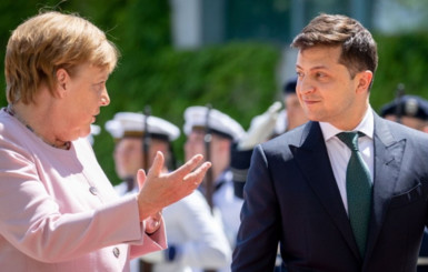 Зеленский с Меркель выступают за скорое проведение саммита в 