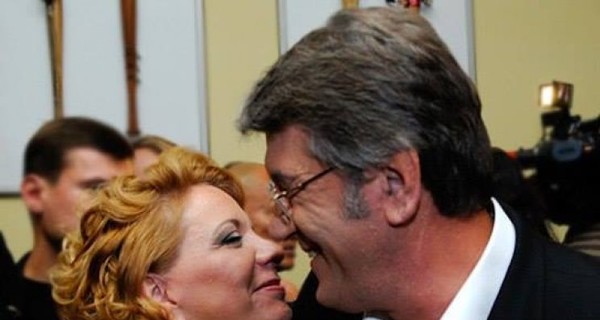 Ющенко поздравил жену с днем рождения: 