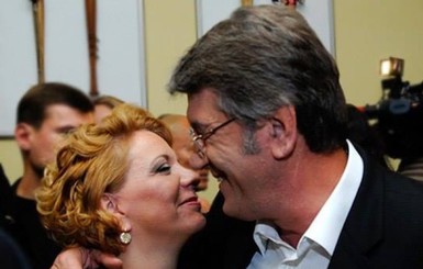 Ющенко поздравил жену с днем рождения: 