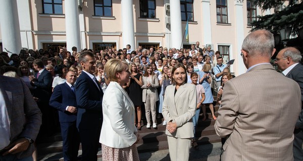 29-летний министр образования записала поздравление с 1 сентября 