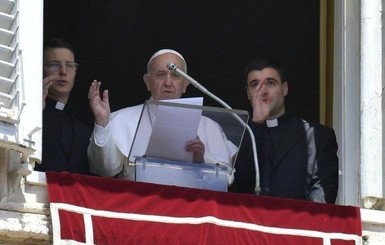 Папа Римский 25 минут просидел в застрявшем лифте