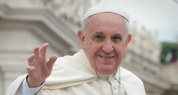 Папа Римский застрял в лифте и опоздал на проповедь