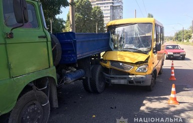 В Запорожье 7 пассажирок маршрутки пострадали в ДТП
