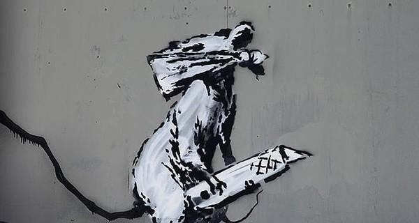 В Париже второй раз за год украли граффити уличного художника Бэнкси