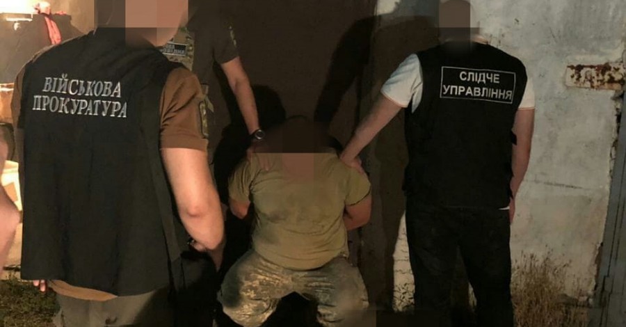 В Одессе военный за 10 пистолетов Макарова расплатился амфетамином