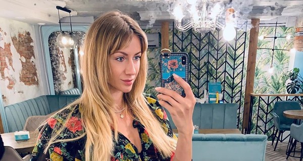 Первые фото звезд в Instagram: Леся Никитюк - в Корее, солистка KAZKA – с подругой