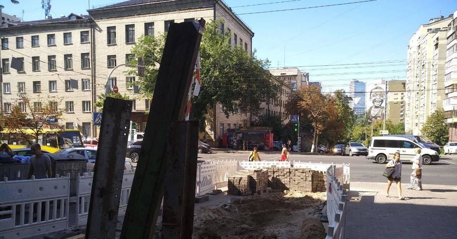В Киеве может повториться трагедия Дрогобыча: девятиэтажка в центре трещит по швам
