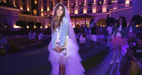 Ассоль устроила девичник в знаковом для нее месте