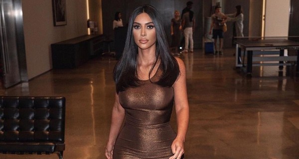 Ким Кардашьян в откровенном наряде рассказала о своих неизлечимых болезнях