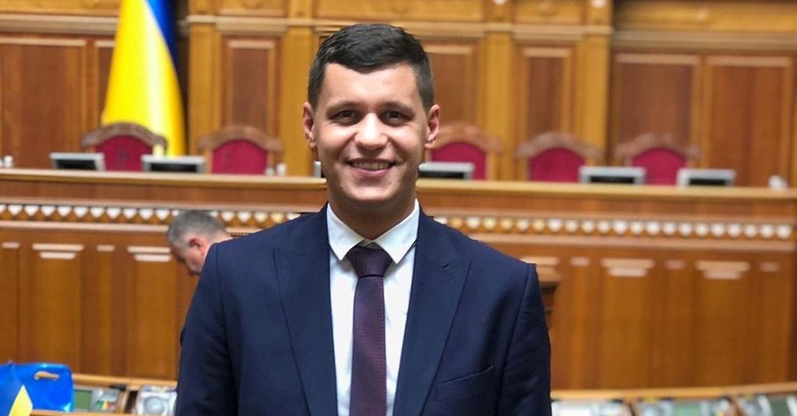 Юмориста и депутата Романа Грищука засыпали смешными комментариями