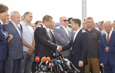 Факт. Президент Зеленский признал, что Центральный мост в Днепре был сдан вовремя