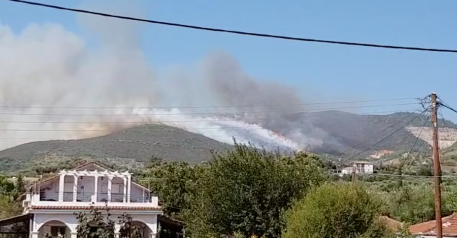 В Греции горит еще один популярный среди туристов островной курорт