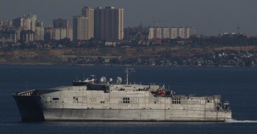 Десантный катамаран из США не пустили в Грузию - он ошвартовался в Одессе