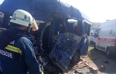 Смертельная авария под Одессой:  что известно о выживших пассажирах маршрутки