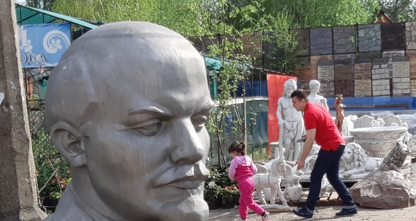 Что грозит жителю Луцка за торговлю советскими монументами