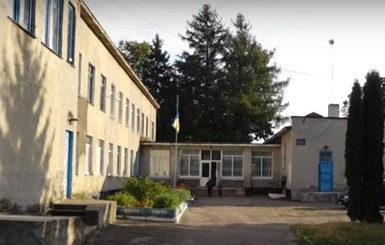 Школа под Тернополем одолжила выпускника, чтобы не закрывать 11-й класс