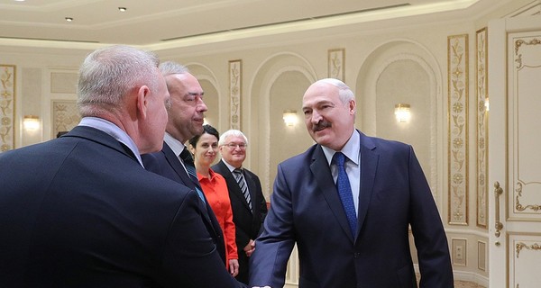 Лукашенко высказался о возвращении Крыма, объединении с Россией и восстановлении Донбасса