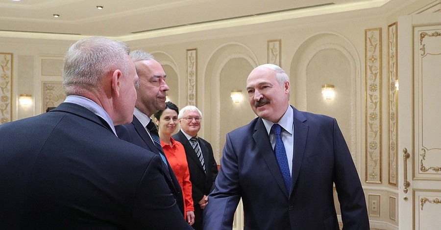 Лукашенко высказался о возвращении Крыма, объединении с Россией и восстановлении Донбасса