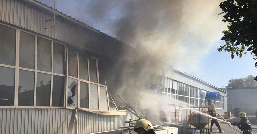 Взрыв на заводе в Сумах: пожар ликвидировали, ищут причину
