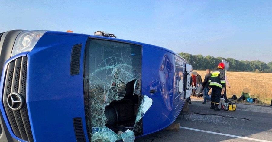 Снова резонансная авария с маршруткой: под Жашковым столкнулись автобус и грузовик 