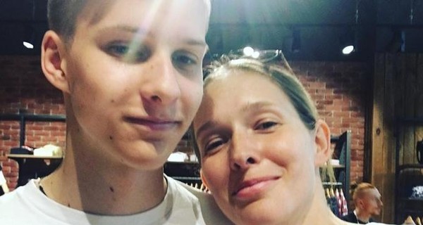 Катя Осадчая поздравила сына с 17-летием трогательным снимком