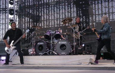 Metallica сообщила об отмене тура из-за алкоголизма вокалиста