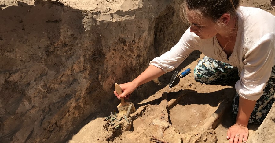 На Мамай-горе археологи обнаружили нетронутую могилу скифского всадника