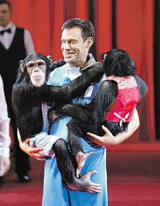 Почему обезьяны в цирке обнимались с Ельциным и кусали Ефима Шифрина 