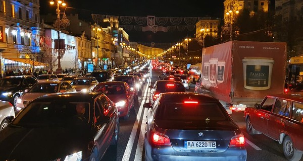 Киев сковали пробки: центр практически стоит