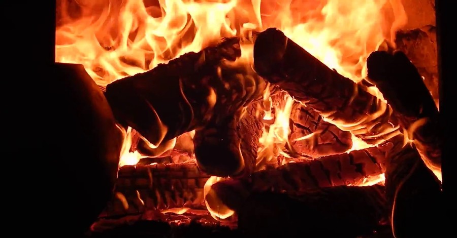 В Хакасии бабушку и дедушку будут судить за то, что сожгли в печи 11-месячного внука