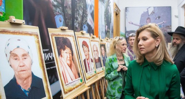 Елена Зеленская посетила выставку, посвященную Второй мировой войне