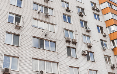 В Киеве больная раком женщина выбросилась из окна на глазах у сына
