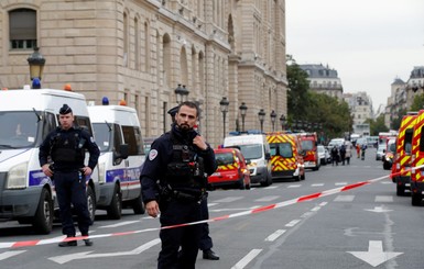 Убийца четырех полицейских в Париже был образцовым сотрудником
